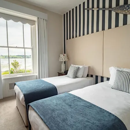 Courtmacsherry Отель